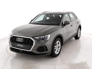 AUDI Q3 45 1.4 tfsi e Business s-tronic