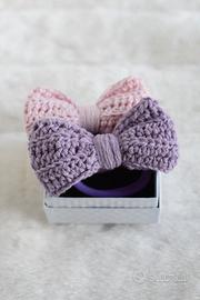 Fiocco all'uncinetto con elastico per capelli