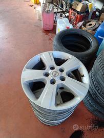 Cerchi in lega originale Opel R16 .
