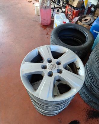 Cerchi in lega originale Opel R16 .