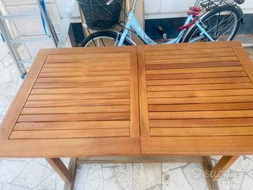Tavolo da giardino completamente di legno
