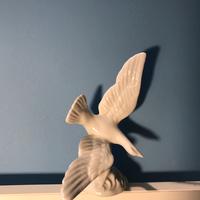 Soprammobile uccello in volo