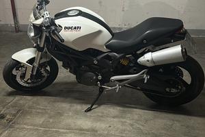 Ducati monster 696