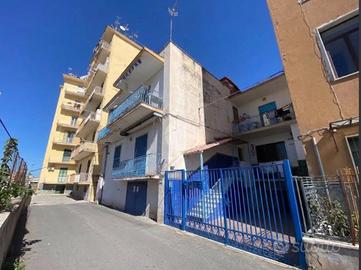 4 LOCALI A TORRE DEL GRECO