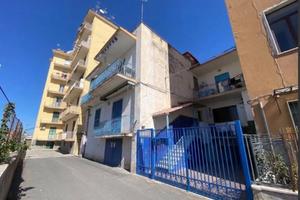 4 LOCALI A TORRE DEL GRECO