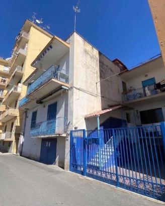 4 LOCALI A TORRE DEL GRECO
