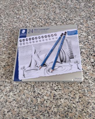24 matite Mars Lumoghaph della Staedtler