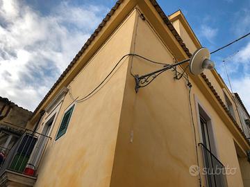 Stanza in appartamento indipendente IBLA centro