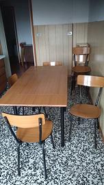 Tavolo cucina, allungabile con sei sedie