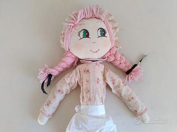 Bambola vintage in pezza con trecce rosa