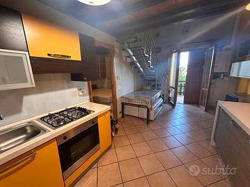 Serramazzoni bilocale con terrazzo e piscina