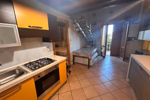 Serramazzoni bilocale con terrazzo e piscina