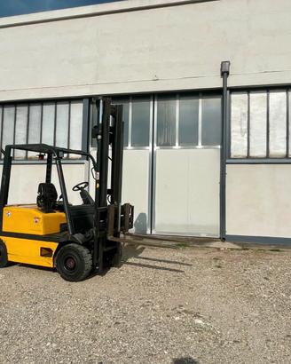 carrello elevatore diesel ,muletto OM diesel 25 q