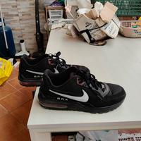 Scarpe Nike Air max 44, neri con inserti rossi 