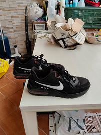 Scarpe Nike Air max 44, neri con inserti rossi 