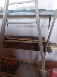 vecchia scala in legno 