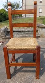 Sedie rustiche in legno massiccio
