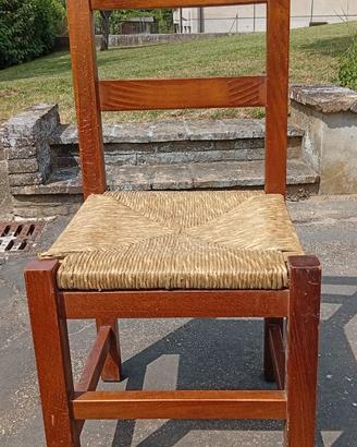 Sedie rustiche in legno massiccio