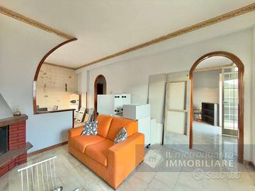 Comodo Appartamento con Terrazzo