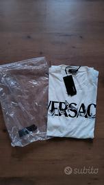 Versace t- shirt con logo ricamato e stampato
