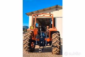 TRATTORE AGRICOLO
