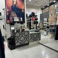 Arredamento negozio completo a prezzo stracciato