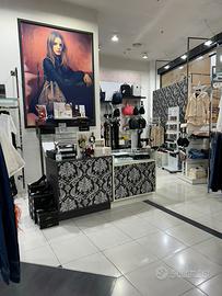 Arredamento negozio completo a prezzo stracciato