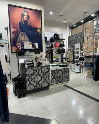 Arredamento negozio completo a prezzo stracciato