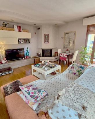Villa di 360 m² con più di 5 locali e box auto dop