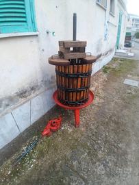 pressatrice verticale x uva .