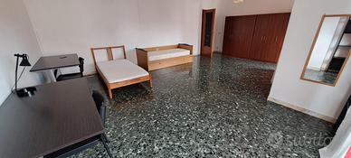 Ampia stanza singola - zona Policlinico