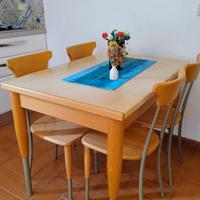 Tavolo e 4 sedie Berloni in legno