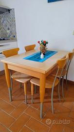 Tavolo e 4 sedie Berloni in legno