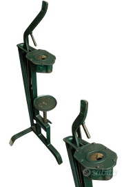 Antica tappatrice vintage manuale in ferro