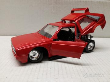 Modello auto lancia delta s4 rosso burago