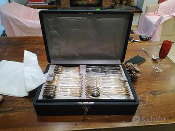 servizio posate con valigetta