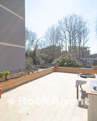 AMPIO TRILOCALE CON TERRAZZO, LUMINOSO!