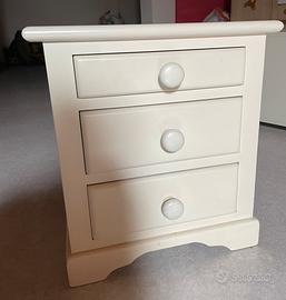 Comodino legno camera ragazza