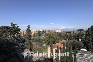 APPARTAMENTO SU DUE LIVELLI DI 214 MQ CON BOX AUTO