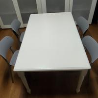 Tavolo e 4 sedie 