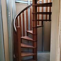 Scala a chiocciola in legno