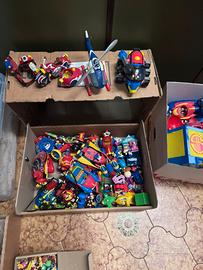 Varie kinder regali topolino.