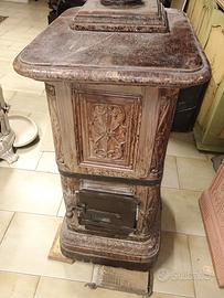 Antica stufa in maiolica
