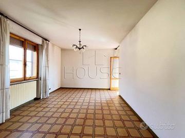 Appartamento di 120 m² con 4 locali e box auto a S
