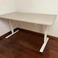 Scrivania IKEA TROTTEN regolabile in altezza