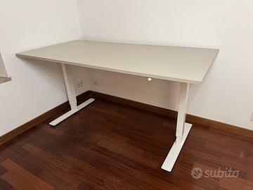 Scrivania IKEA TROTTEN regolabile in altezza