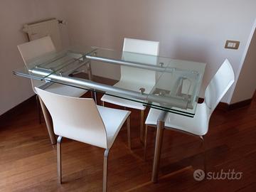 Tavolo di vetro allungabile