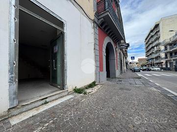 NEGOZIO A GIUGLIANO IN CAMPANIA