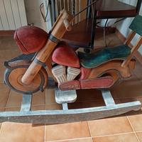 moto a dondolo di legno