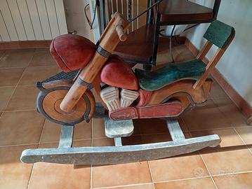 moto a dondolo di legno